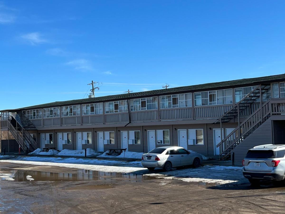 Kings Court Motel Cold Lake Exterior photo